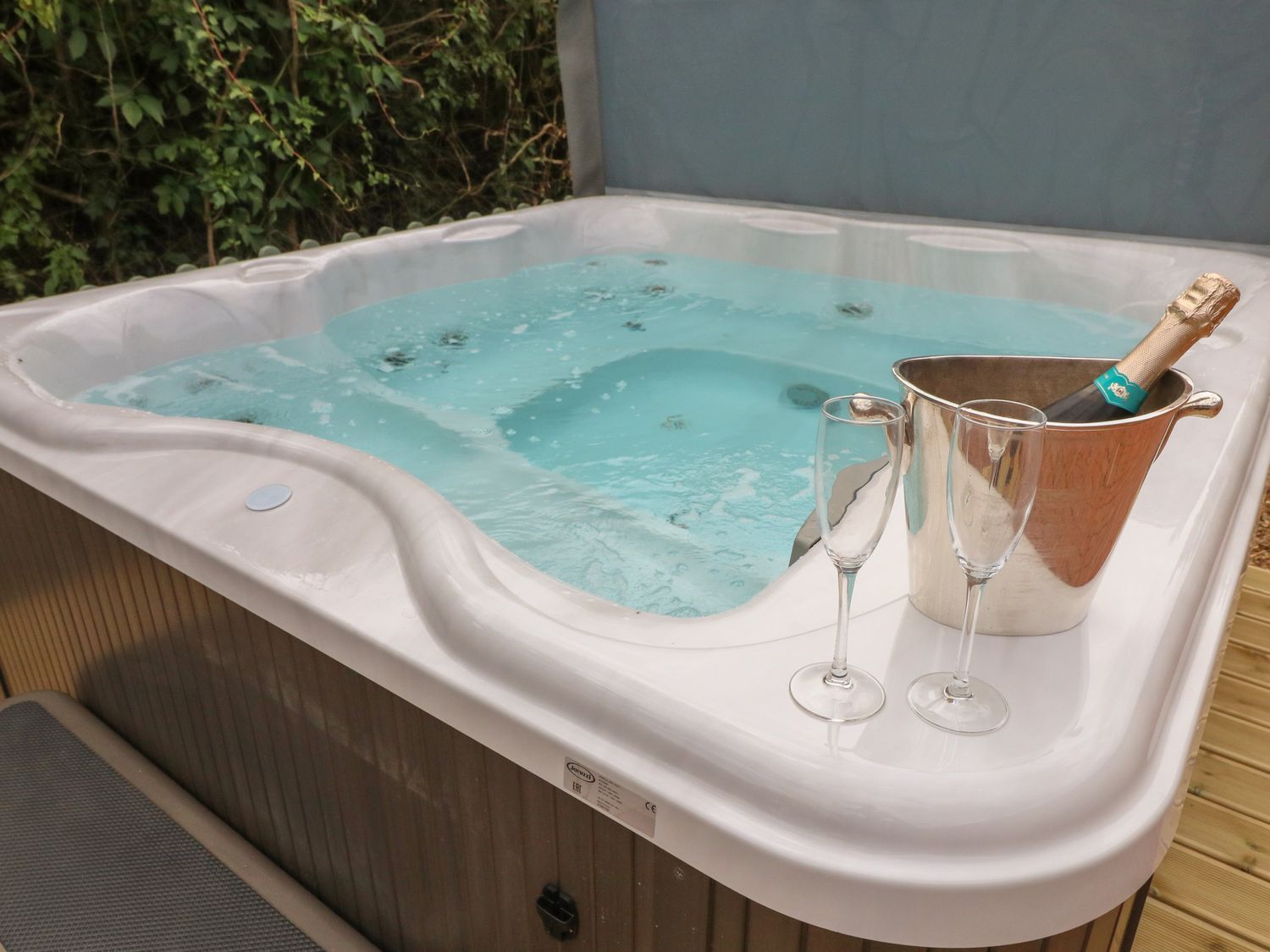 Peak District With Hot Tub Lodges Hot Tub Derbyshire